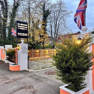 All Seasons Gatwick Guest House & Parking
